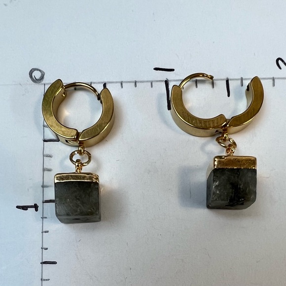 Stone Dainty Gold Hoops - Elegant Classic Earrings - Small Minimalist Hoop - Picture 16 of 16